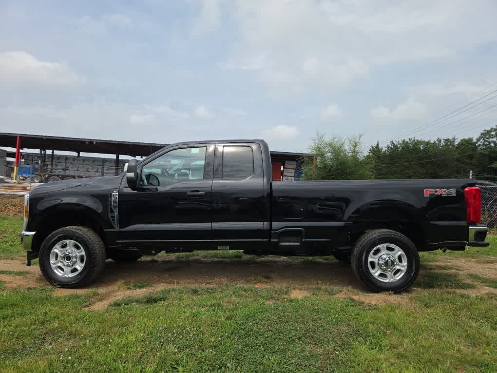 2026 Ford Super Duty F-350 SRW XLT