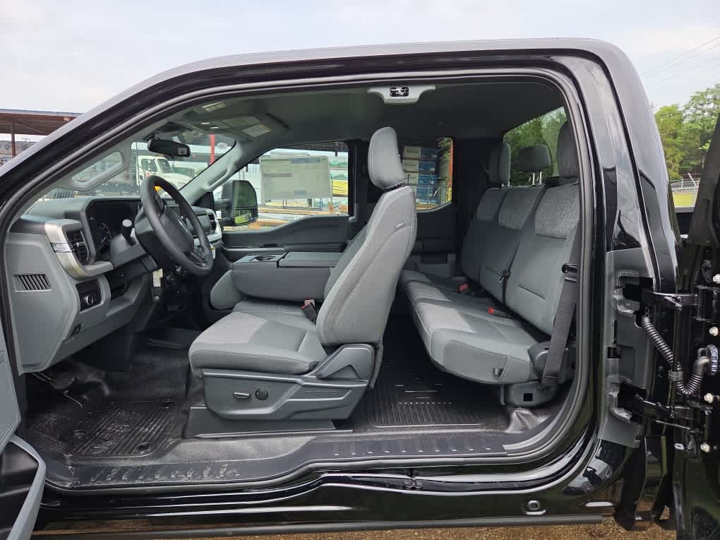 2026 Ford Super Duty F-350 SRW XLT