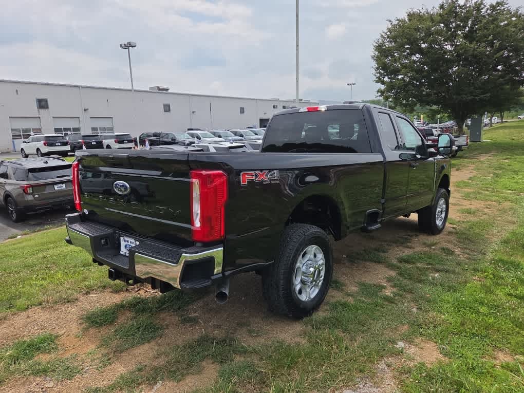 2026 Ford Super Duty F-350 SRW XLT