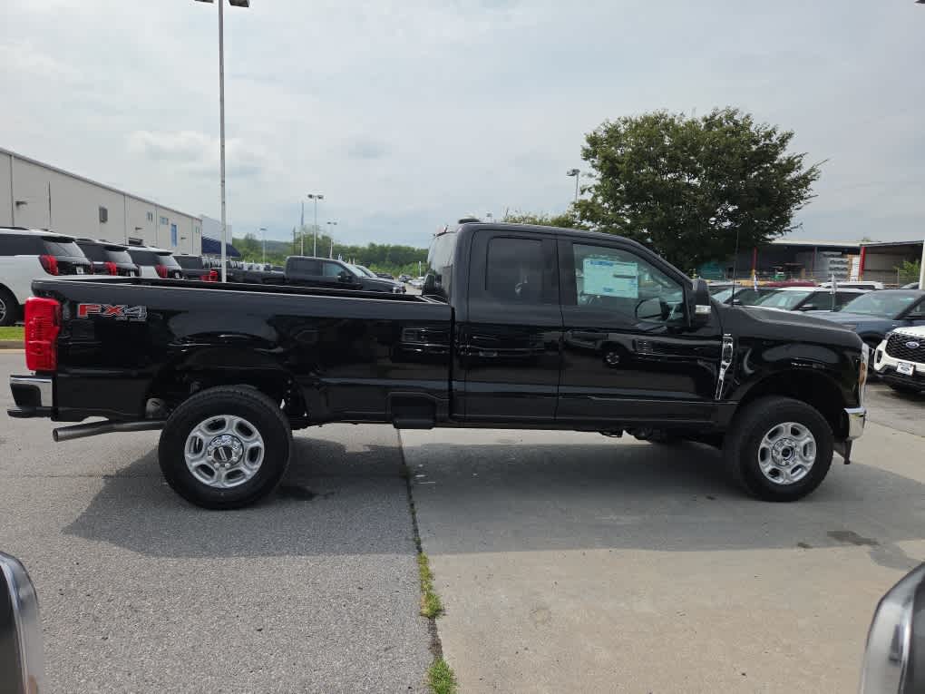 2026 Ford Super Duty F-350 SRW XLT