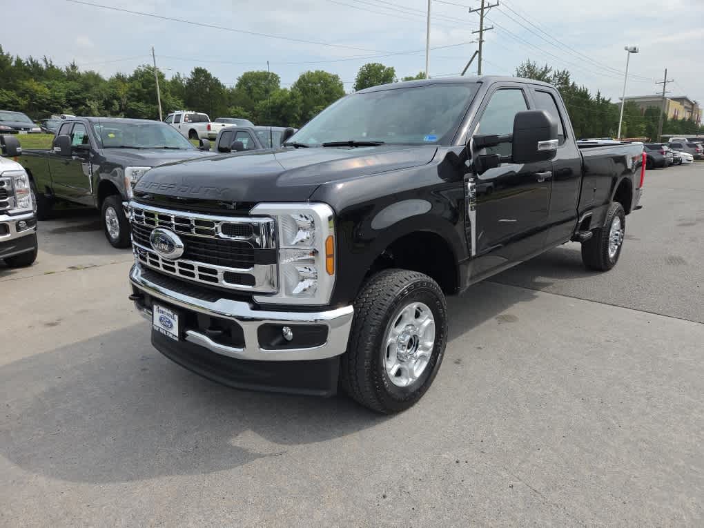 2026 Ford Super Duty F-350 SRW XLT