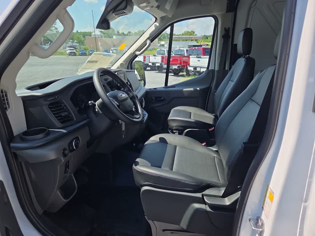 2025 Ford Transit Base