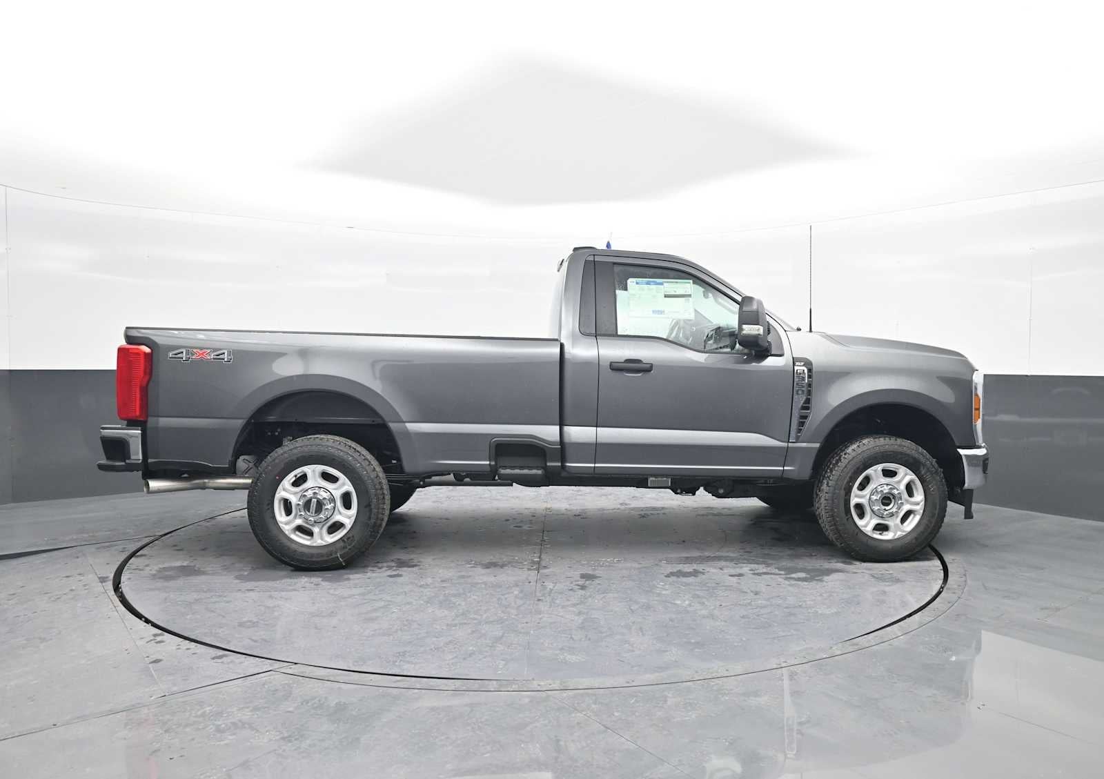 2026 Ford Super Duty F-350 SRW XLT