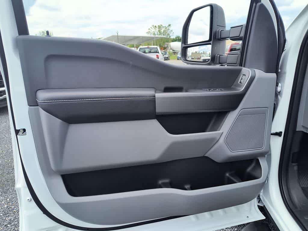 2025 Ford Super Duty F-350 SRW XL