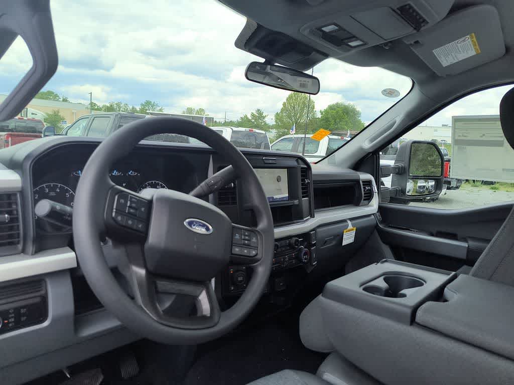 2025 Ford Super Duty F-350 SRW XL