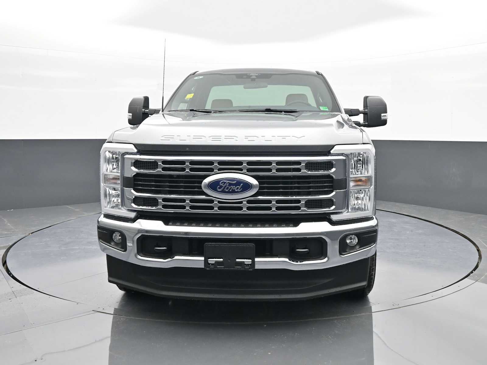 2025 Ford Super Duty F-350 SRW XLT