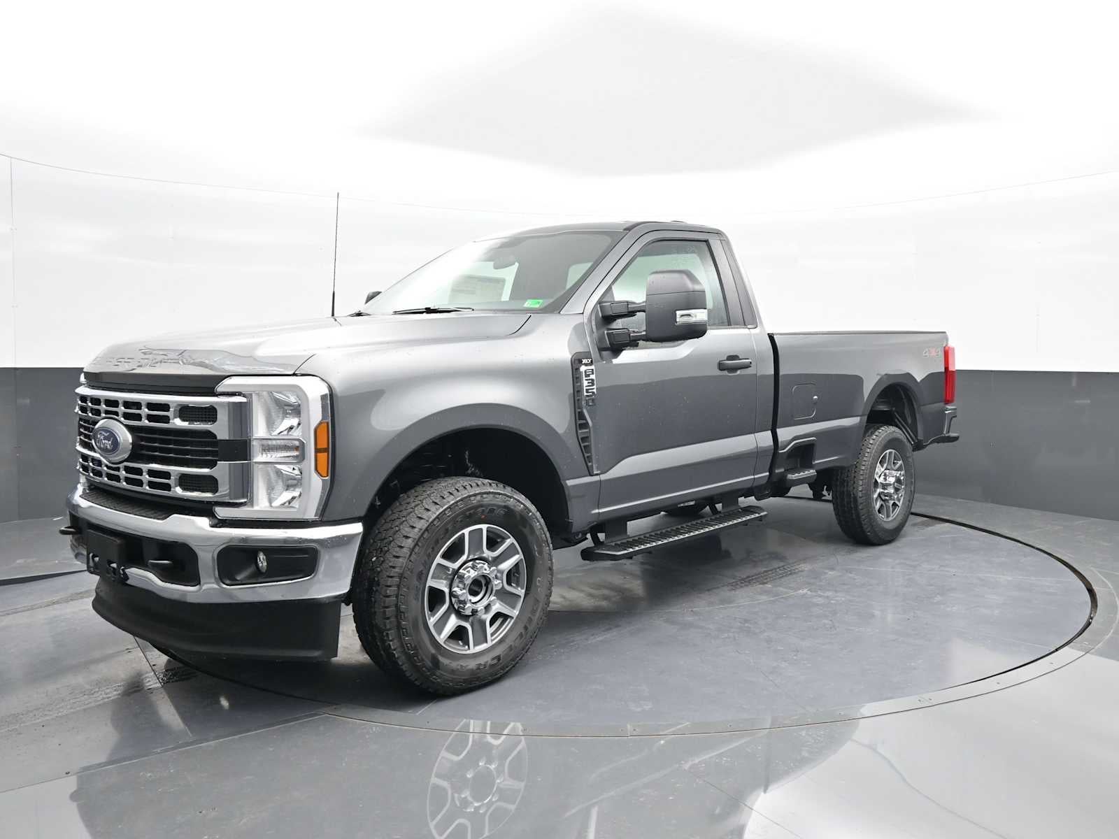 2025 Ford Super Duty F-350 SRW XLT