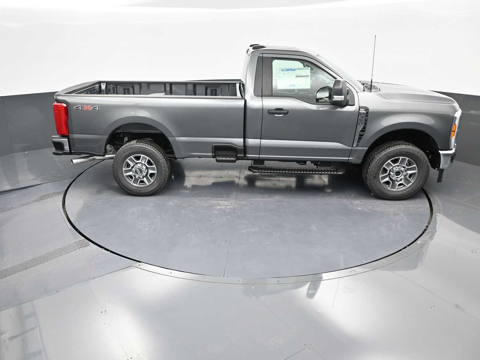 2025 Ford Super Duty F-350 SRW XLT