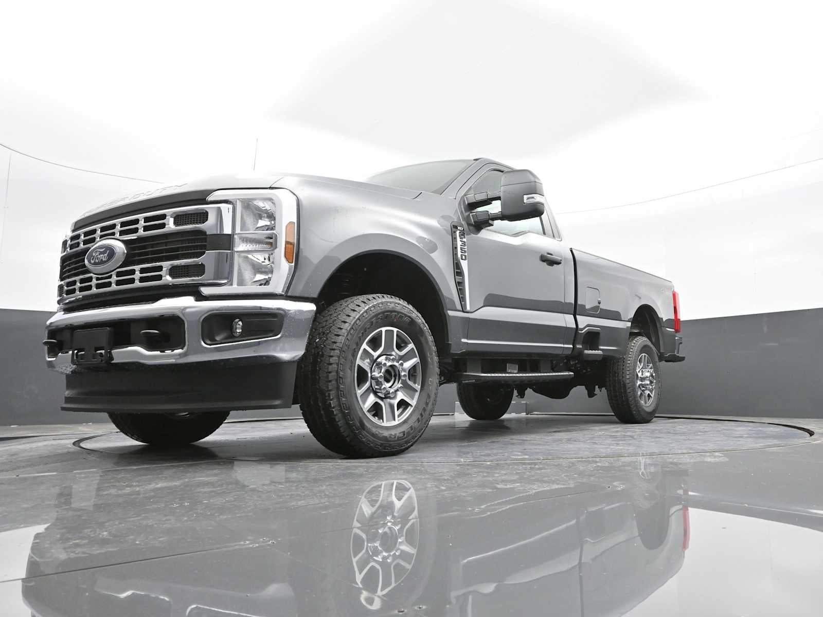 2025 Ford Super Duty F-350 SRW XLT