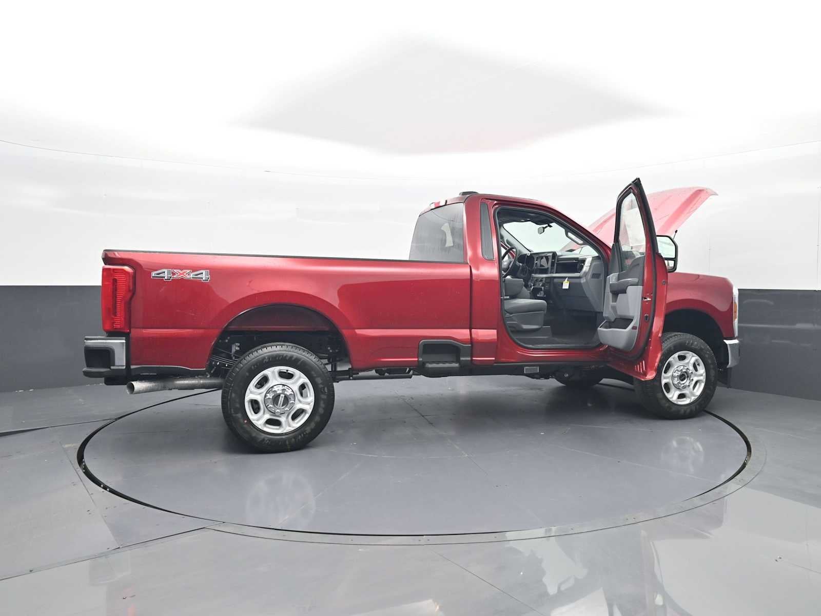 2026 Ford Super Duty F-350 SRW XLT