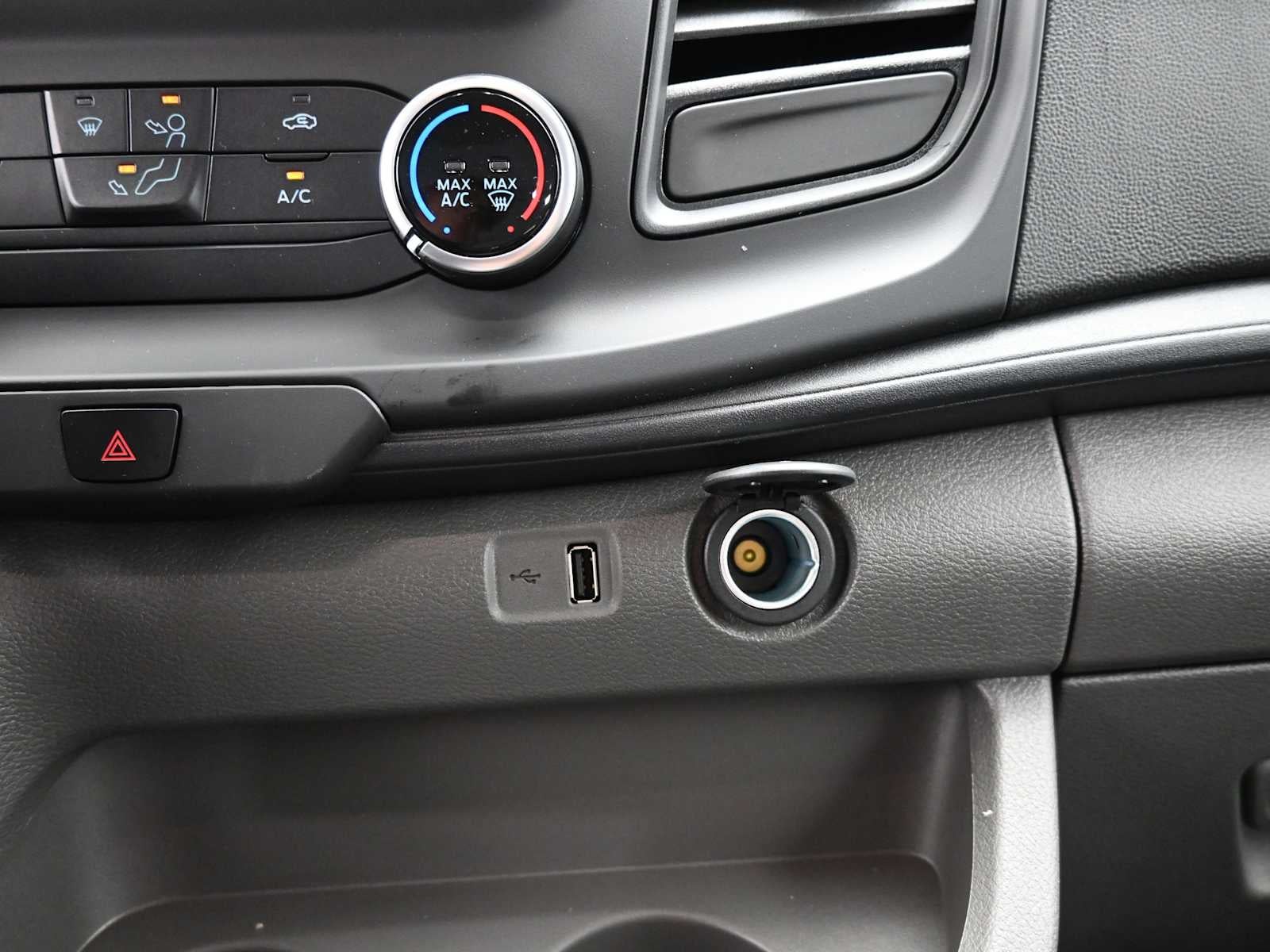 2025 Ford Transit Base